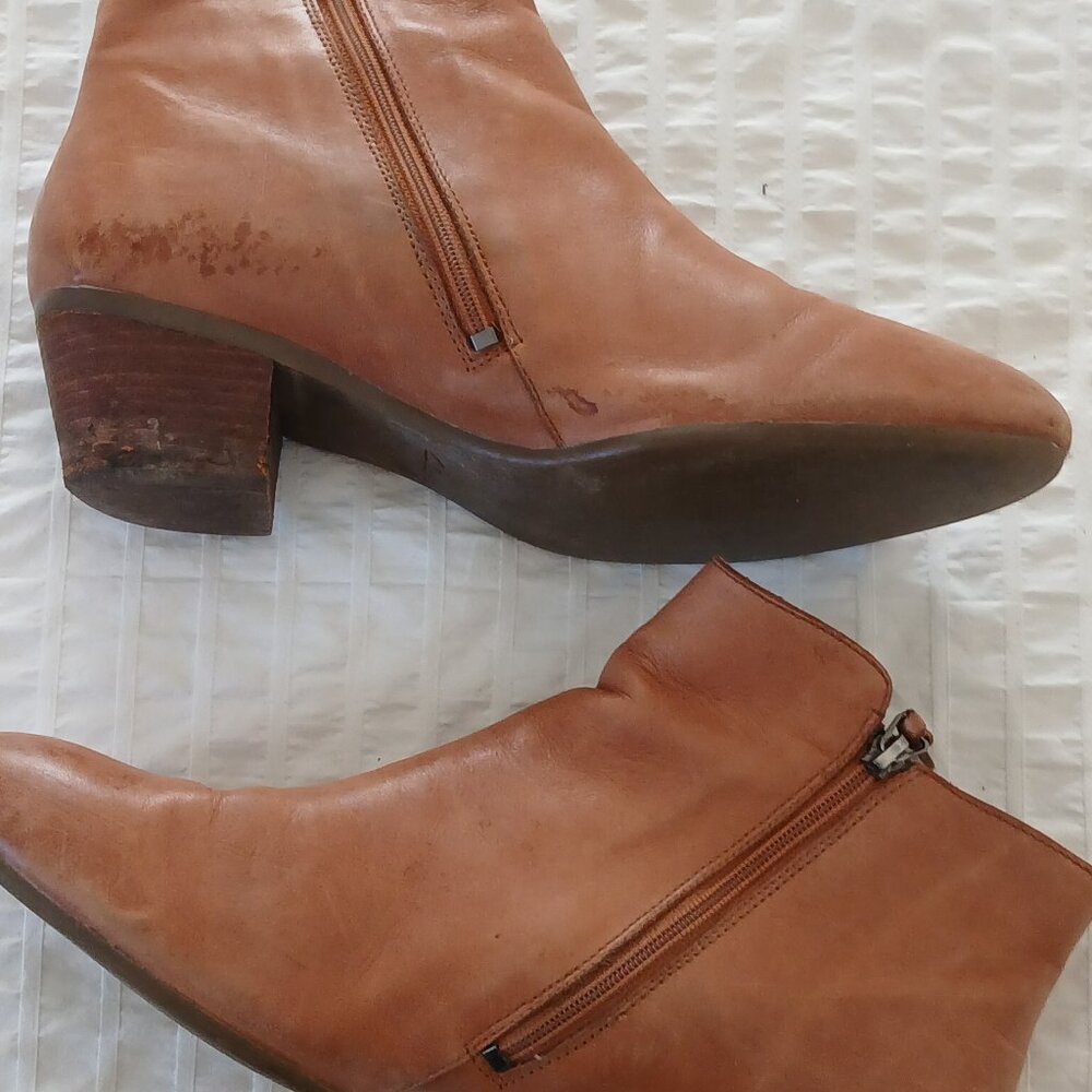 Clarks France low-heel booties size 41 EU (10 US)